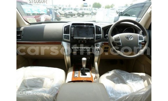 Acheter Import Voiture Toyota Land Cruiser Blanc à Import - Dubai, Maseru Acheter Import Voiture Toyota Land Cruiser Blanc à Import - Dubai, Maseru