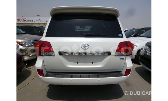 Acheter Import Voiture Toyota Land Cruiser Blanc à Import - Dubai, Maseru Acheter Import Voiture Toyota Land Cruiser Blanc à Import - Dubai, Maseru