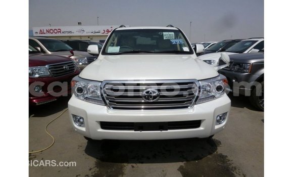 Acheter Import Voiture Toyota Land Cruiser Blanc à Import - Dubai, Maseru Acheter Import Voiture Toyota Land Cruiser Blanc à Import - Dubai, Maseru