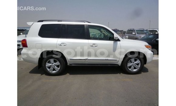 Acheter Import Voiture Toyota Land Cruiser Blanc à Import - Dubai, Maseru Acheter Import Voiture Toyota Land Cruiser Blanc à Import - Dubai, Maseru