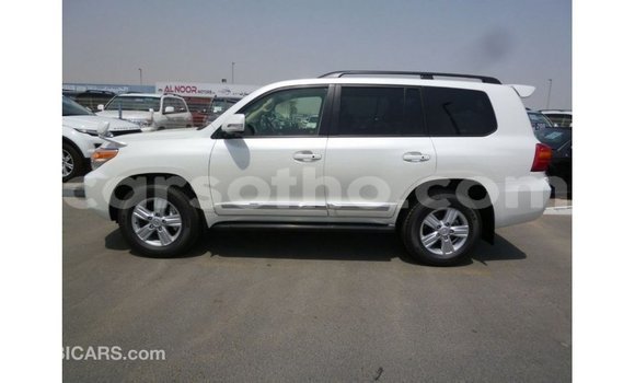 Acheter Import Voiture Toyota Land Cruiser Blanc à Import - Dubai, Maseru Acheter Import Voiture Toyota Land Cruiser Blanc à Import - Dubai, Maseru