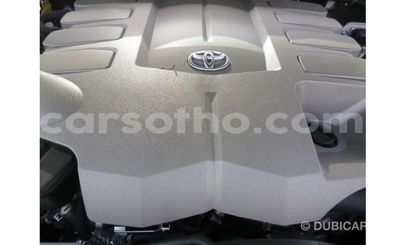 Sayi Imported Toyota Land Cruiser White Mota in Import - Dubai a Maseru Sayi Imported Toyota Land Cruiser White Mota in Import - Dubai a Maseru