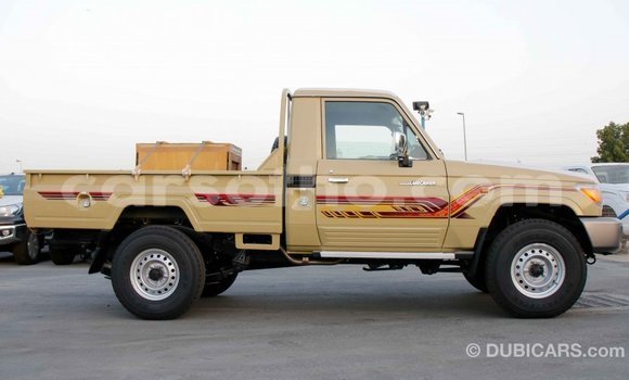 Sayi Imported Toyota Land Cruiser Beige Mota in Import - Dubai a Maseru Sayi Imported Toyota Land Cruiser Beige Mota in Import - Dubai a Maseru