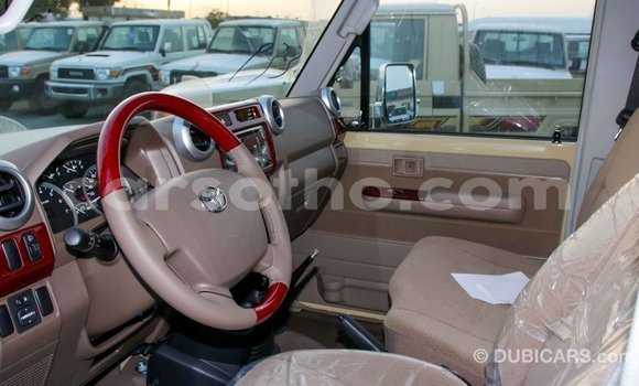 Sayi Imported Toyota Land Cruiser Beige Mota in Import - Dubai a Maseru Sayi Imported Toyota Land Cruiser Beige Mota in Import - Dubai a Maseru