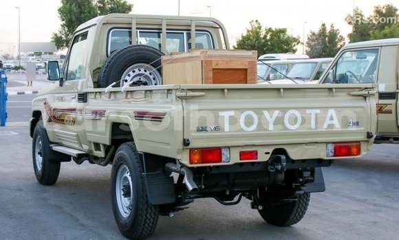 Sayi Imported Toyota Land Cruiser Beige Mota in Import - Dubai a Maseru Sayi Imported Toyota Land Cruiser Beige Mota in Import - Dubai a Maseru