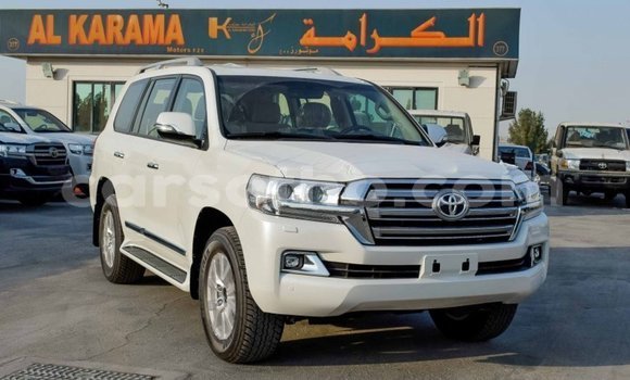 Acheter Import Voiture Toyota Land Cruiser Blanc à Import - Dubai, Maseru Acheter Import Voiture Toyota Land Cruiser Blanc à Import - Dubai, Maseru