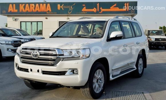 Acheter Import Voiture Toyota Land Cruiser Blanc à Import - Dubai, Maseru Acheter Import Voiture Toyota Land Cruiser Blanc à Import - Dubai, Maseru