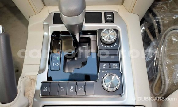 Acheter Import Voiture Toyota Land Cruiser Blanc à Import - Dubai, Maseru Acheter Import Voiture Toyota Land Cruiser Blanc à Import - Dubai, Maseru