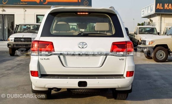 Acheter Import Voiture Toyota Land Cruiser Blanc à Import - Dubai, Maseru Acheter Import Voiture Toyota Land Cruiser Blanc à Import - Dubai, Maseru