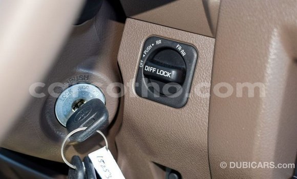 Acheter Import Voiture Toyota Land Cruiser Beige à Import - Dubai, Maseru Acheter Import Voiture Toyota Land Cruiser Beige à Import - Dubai, Maseru