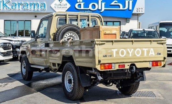 Acheter Import Voiture Toyota Land Cruiser Beige à Import - Dubai, Maseru Acheter Import Voiture Toyota Land Cruiser Beige à Import - Dubai, Maseru