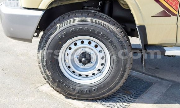 Acheter Import Voiture Toyota Land Cruiser Beige à Import - Dubai, Maseru Acheter Import Voiture Toyota Land Cruiser Beige à Import - Dubai, Maseru