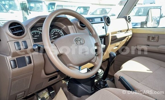 Sayi Imported Toyota Land Cruiser Beige Mota in Import - Dubai a Maseru Sayi Imported Toyota Land Cruiser Beige Mota in Import - Dubai a Maseru