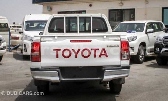 اشتري Imported Toyota Hilux White سيارة في Import - Dubai في Maseru اشتري Imported Toyota Hilux White سيارة في Import - Dubai في Maseru
