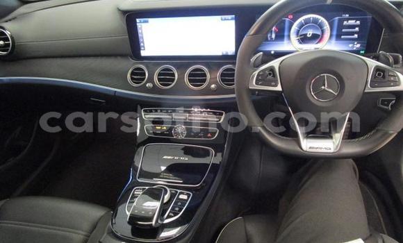 Sayi Na hannu Mercedes-Benz E–Class White Mota in Roma a Maseru Sayi Na hannu Mercedes-Benz E–Class White Mota in Roma a Maseru