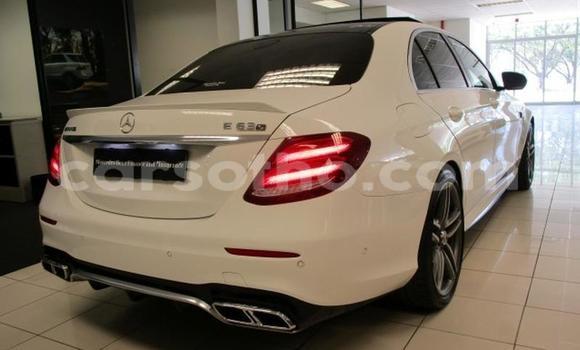 Sayi Na hannu Mercedes-Benz E–Class White Mota in Roma a Maseru Sayi Na hannu Mercedes-Benz E–Class White Mota in Roma a Maseru