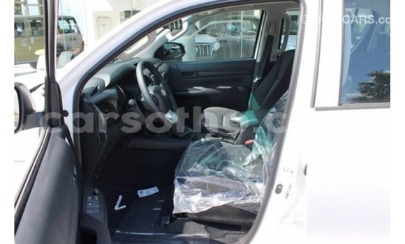 Acheter Import Voiture Toyota Hilux Blanc à Import - Dubai, Maseru Acheter Import Voiture Toyota Hilux Blanc à Import - Dubai, Maseru