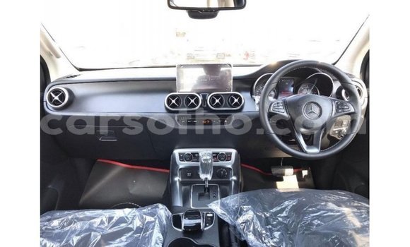 Sayi Imported Mercedes-Benz 250 Black Mota in Import - Dubai a Maseru Sayi Imported Mercedes-Benz 250 Black Mota in Import - Dubai a Maseru