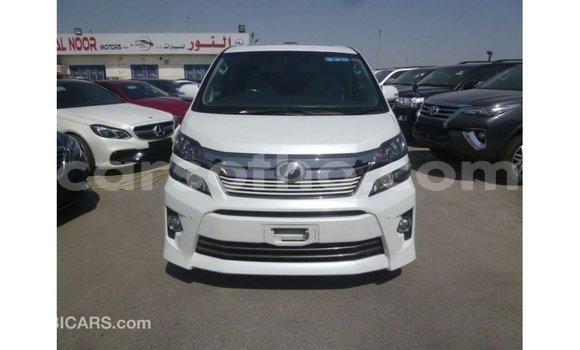 اشتري Imported Toyota Vellfire White سيارة في Import - Dubai في Maseru اشتري Imported Toyota Vellfire White سيارة في Import - Dubai في Maseru