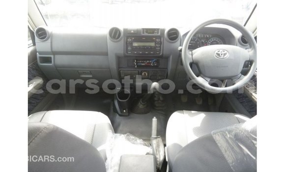 Acheter Import Voiture Toyota Land Cruiser Blanc à Import - Dubai, Maseru Acheter Import Voiture Toyota Land Cruiser Blanc à Import - Dubai, Maseru
