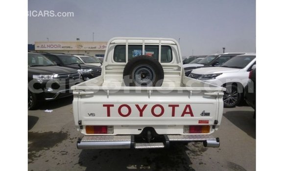 Acheter Import Voiture Toyota Land Cruiser Blanc à Import - Dubai, Maseru Acheter Import Voiture Toyota Land Cruiser Blanc à Import - Dubai, Maseru