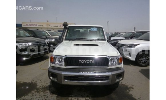 Acheter Import Voiture Toyota Land Cruiser Blanc à Import - Dubai, Maseru Acheter Import Voiture Toyota Land Cruiser Blanc à Import - Dubai, Maseru