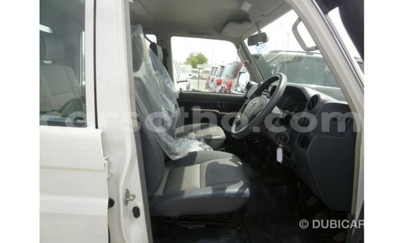 Acheter Import Voiture Toyota Land Cruiser Blanc à Import - Dubai, Maseru Acheter Import Voiture Toyota Land Cruiser Blanc à Import - Dubai, Maseru