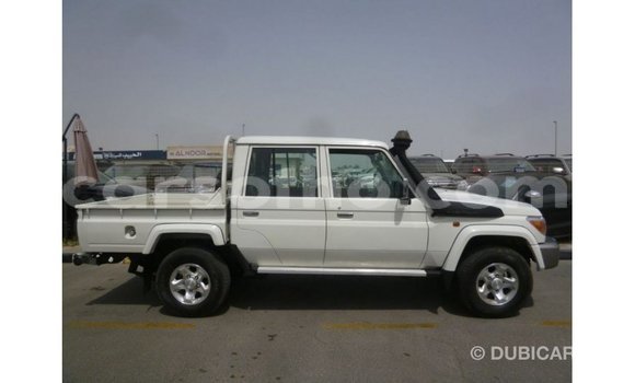 Acheter Import Voiture Toyota Land Cruiser Blanc à Import - Dubai, Maseru Acheter Import Voiture Toyota Land Cruiser Blanc à Import - Dubai, Maseru