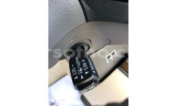 Sayi Imported Toyota Land Cruiser White Mota in Import - Dubai a Maseru Sayi Imported Toyota Land Cruiser White Mota in Import - Dubai a Maseru