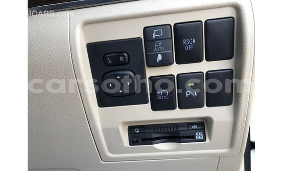 Sayi Imported Toyota Land Cruiser White Mota in Import - Dubai a Maseru Sayi Imported Toyota Land Cruiser White Mota in Import - Dubai a Maseru