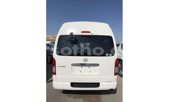 Acheter Import Voiture Toyota Hiace Blanc à Import - Dubai, Maseru Acheter Import Voiture Toyota Hiace Blanc à Import - Dubai, Maseru