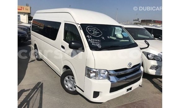 Acheter Import Voiture Toyota Hiace Blanc à Import - Dubai, Maseru Acheter Import Voiture Toyota Hiace Blanc à Import - Dubai, Maseru