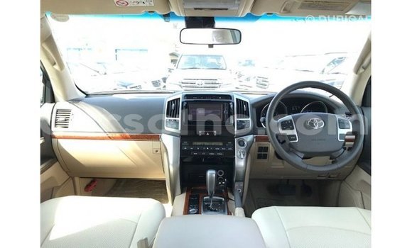 Buy Import Toyota Land Cruiser White Car in Import - Dubai in Maseru Buy Import Toyota Land Cruiser White Car in Import - Dubai in Maseru
