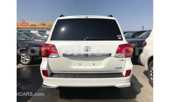 Buy Import Toyota Land Cruiser White Car in Import - Dubai in Maseru Buy Import Toyota Land Cruiser White Car in Import - Dubai in Maseru