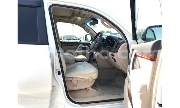 Buy Import Toyota Land Cruiser White Car in Import - Dubai in Maseru Buy Import Toyota Land Cruiser White Car in Import - Dubai in Maseru