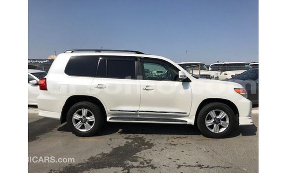 Buy Import Toyota Land Cruiser White Car in Import - Dubai in Maseru Buy Import Toyota Land Cruiser White Car in Import - Dubai in Maseru