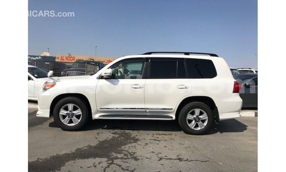 Buy Import Toyota Land Cruiser White Car in Import - Dubai in Maseru Buy Import Toyota Land Cruiser White Car in Import - Dubai in Maseru