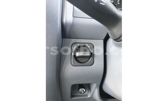 Sayi Imported Toyota Land Cruiser White Mota in Import - Dubai a Maseru Sayi Imported Toyota Land Cruiser White Mota in Import - Dubai a Maseru