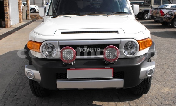 Buy Used Toyota FJ Cruiser White Car in Butha–Buthe in Thaba-Tseka Buy Used Toyota FJ Cruiser White Car in Butha–Buthe in Thaba-Tseka
