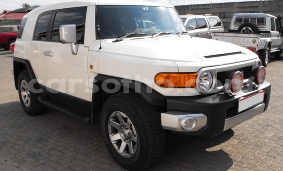 Buy Used Toyota FJ Cruiser White Car in Butha–Buthe in Thaba-Tseka Buy Used Toyota FJ Cruiser White Car in Butha–Buthe in Thaba-Tseka