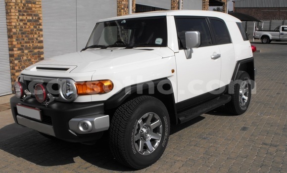 Buy Used Toyota FJ Cruiser White Car in Butha–Buthe in Thaba-Tseka Buy Used Toyota FJ Cruiser White Car in Butha–Buthe in Thaba-Tseka