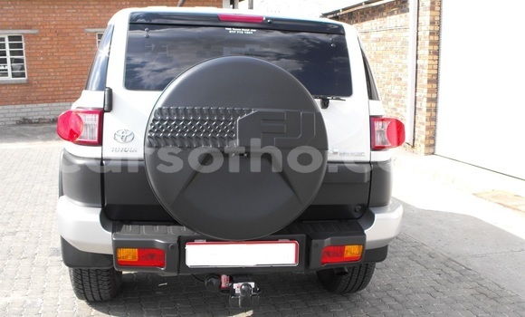 Buy Used Toyota FJ Cruiser White Car in Butha–Buthe in Thaba-Tseka Buy Used Toyota FJ Cruiser White Car in Butha–Buthe in Thaba-Tseka