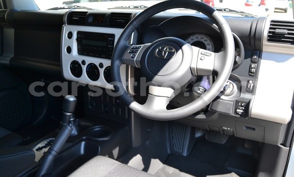 Buy Used Toyota FJ Cruiser White Car in Butha–Buthe in Thaba-Tseka Buy Used Toyota FJ Cruiser White Car in Butha–Buthe in Thaba-Tseka