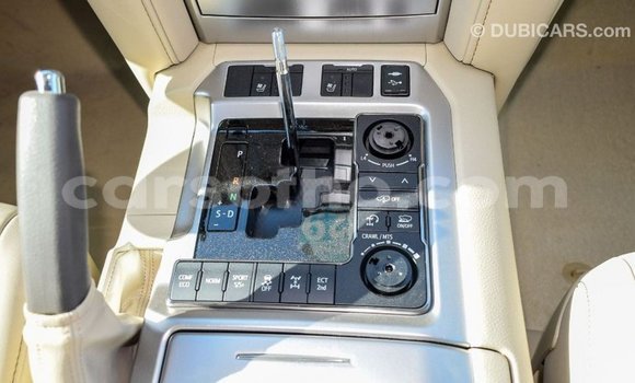 اشتري Imported Toyota Land Cruiser White سيارة في Import - Dubai في Maseru اشتري Imported Toyota Land Cruiser White سيارة في Import - Dubai في Maseru