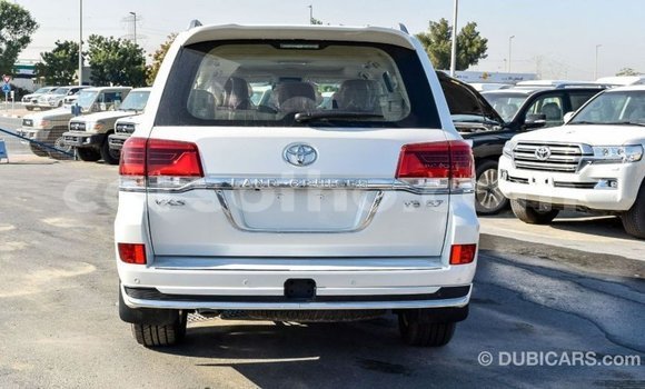 اشتري Imported Toyota Land Cruiser White سيارة في Import - Dubai في Maseru اشتري Imported Toyota Land Cruiser White سيارة في Import - Dubai في Maseru