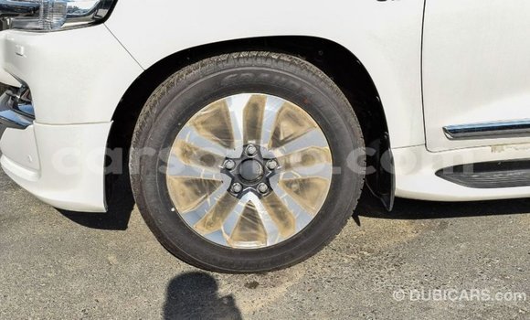 اشتري Imported Toyota Land Cruiser White سيارة في Import - Dubai في Maseru اشتري Imported Toyota Land Cruiser White سيارة في Import - Dubai في Maseru