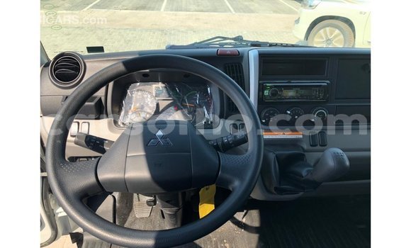 اشتري Imported Mitsubishi Carisma White سيارة في Import - Dubai في Maseru اشتري Imported Mitsubishi Carisma White سيارة في Import - Dubai في Maseru