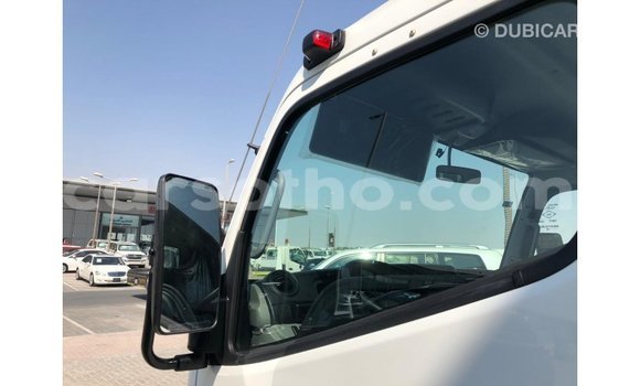 اشتري Imported Mitsubishi Carisma White سيارة في Import - Dubai في Maseru اشتري Imported Mitsubishi Carisma White سيارة في Import - Dubai في Maseru