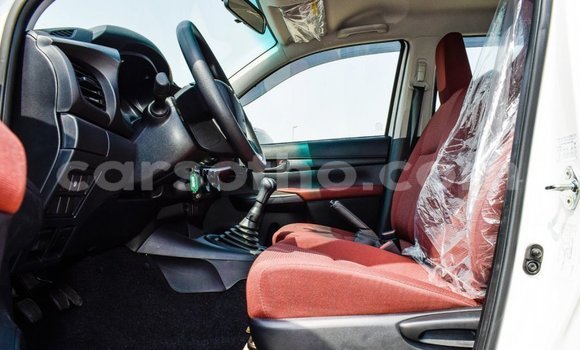 اشتري Imported Toyota Hilux White سيارة في Import - Dubai في Maseru اشتري Imported Toyota Hilux White سيارة في Import - Dubai في Maseru