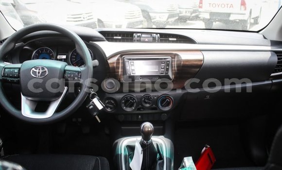 اشتري Imported Toyota Hilux White سيارة في Import - Dubai في Maseru اشتري Imported Toyota Hilux White سيارة في Import - Dubai في Maseru